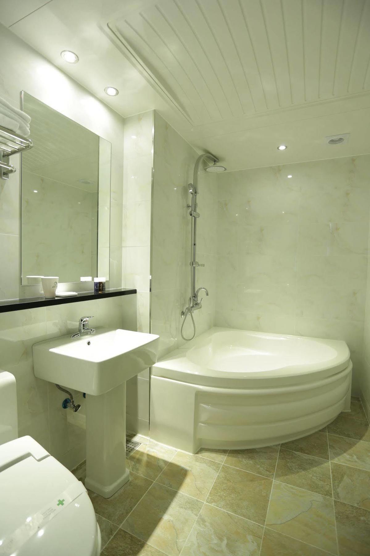 Radiance Tourist Hotel Geoje Dış mekan fotoğraf