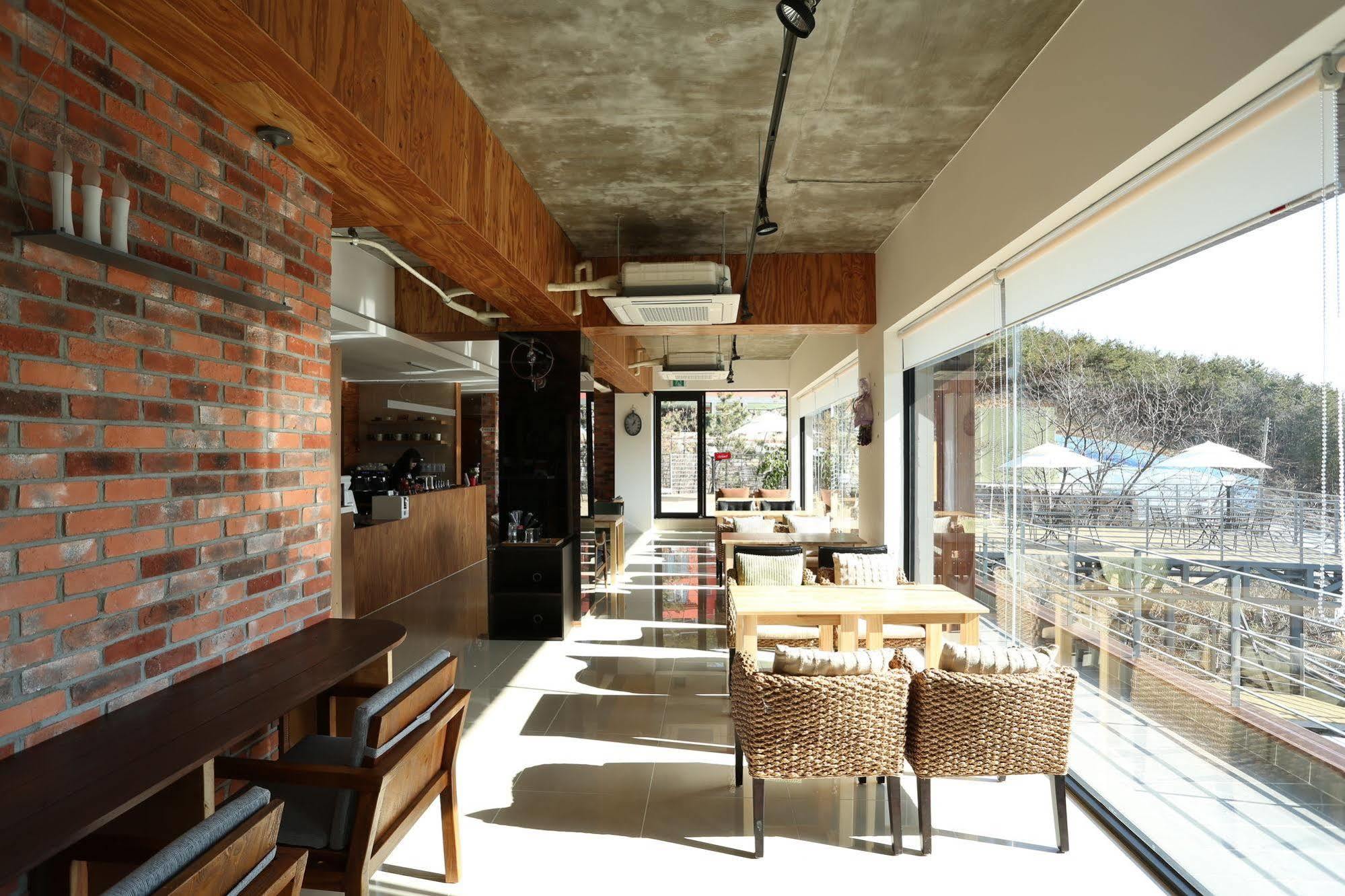 Radiance Tourist Hotel Geoje Dış mekan fotoğraf