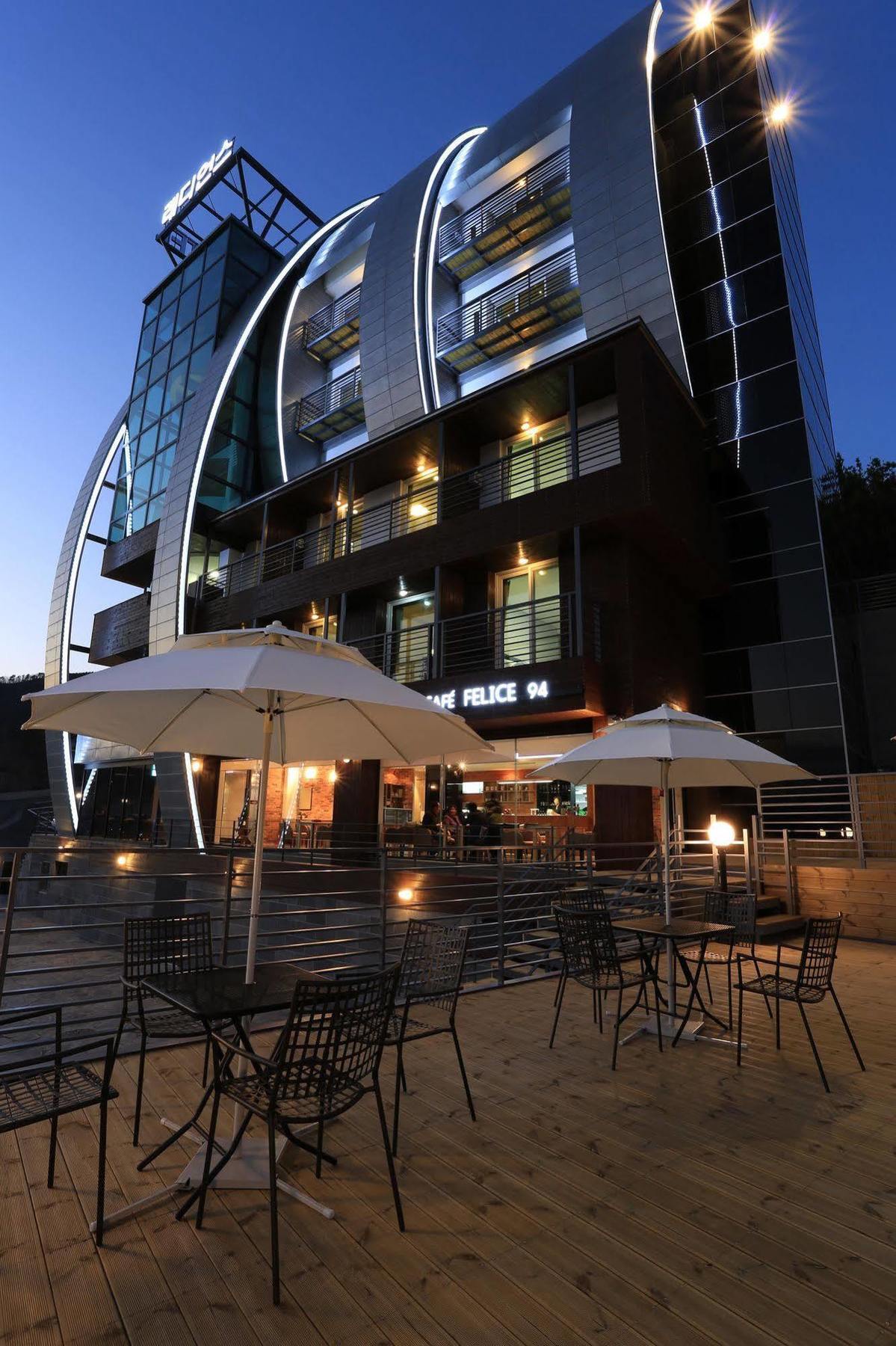 Radiance Tourist Hotel Geoje Dış mekan fotoğraf