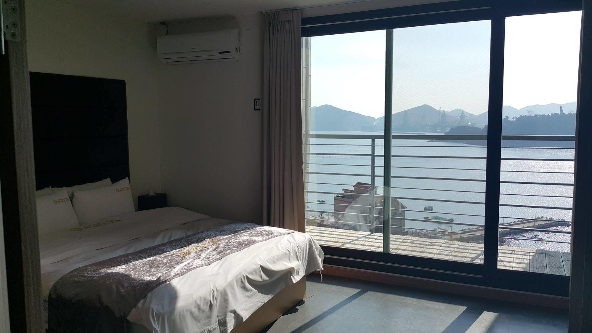 Radiance Tourist Hotel Geoje Dış mekan fotoğraf