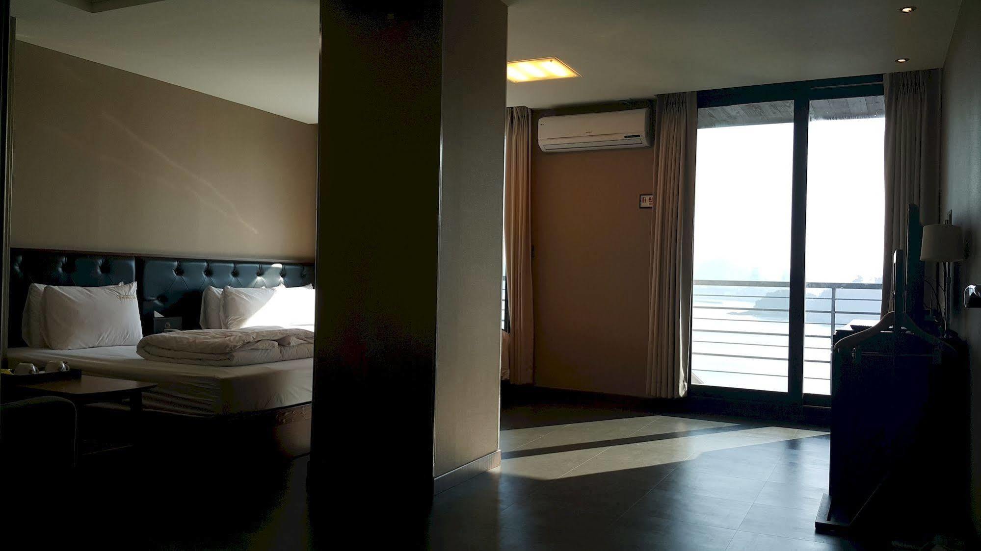 Radiance Tourist Hotel Geoje Dış mekan fotoğraf